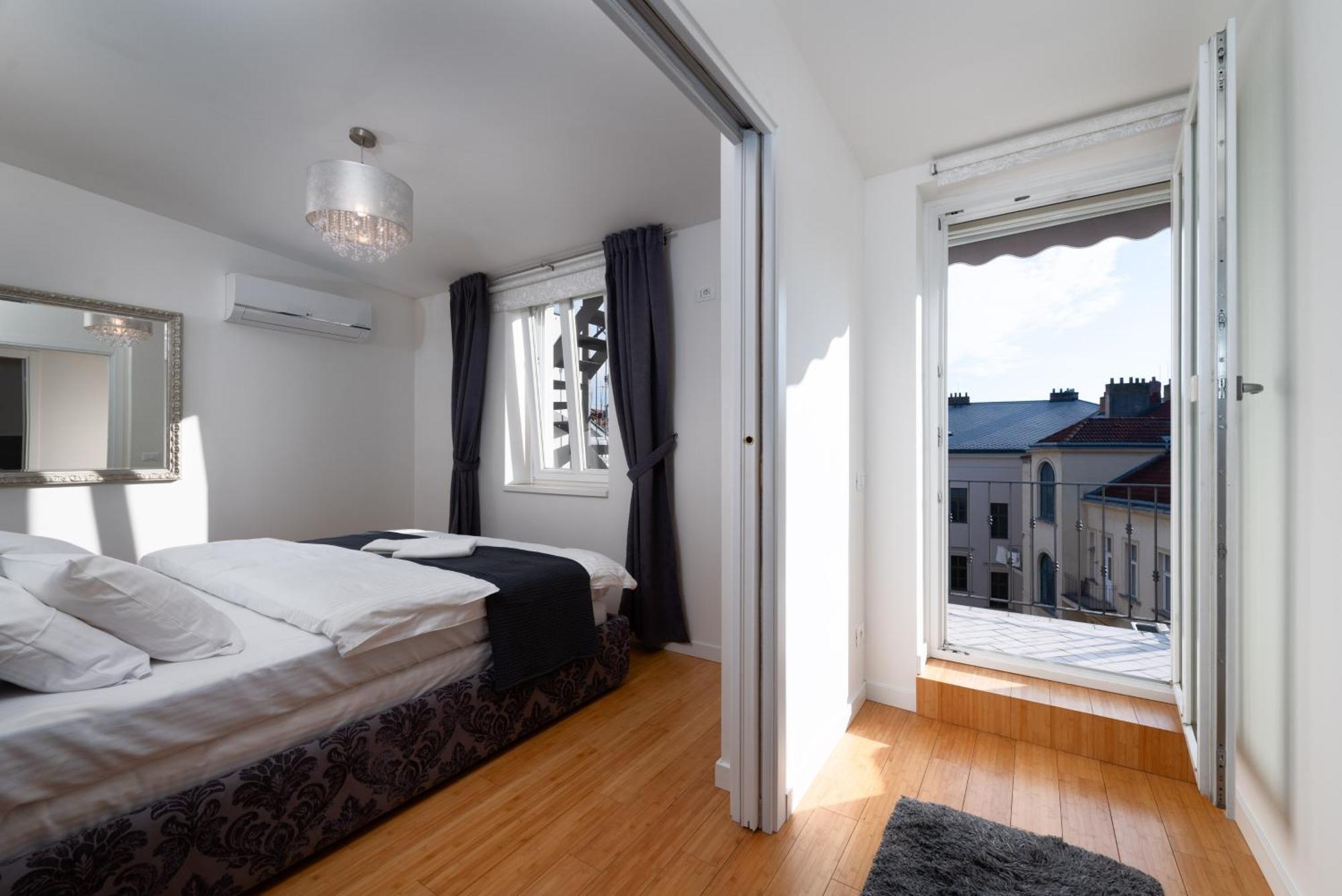 Two-Level Apart With A Terrace Near The Vltava River Praha Eksteriør bilde