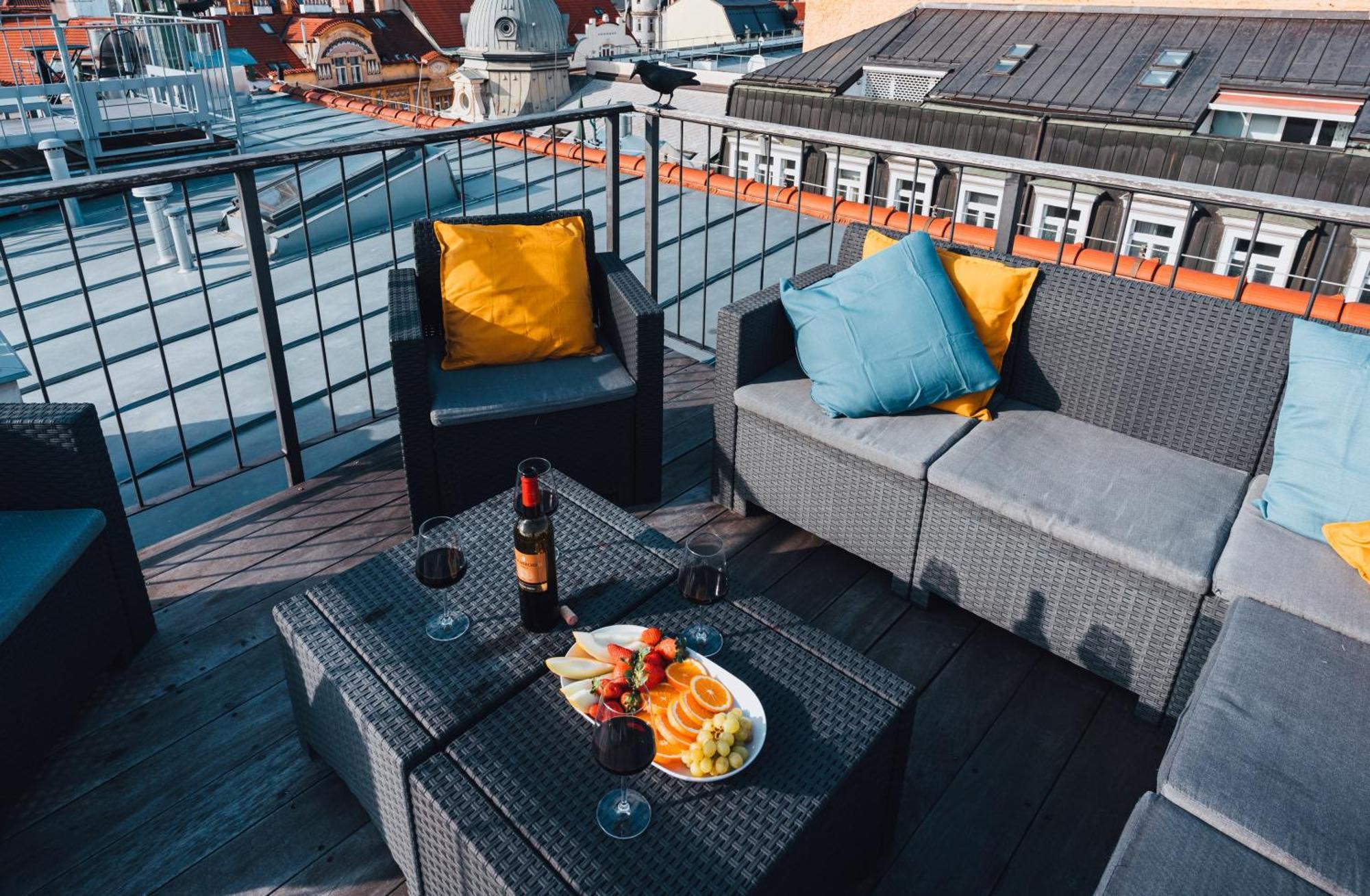 Two-Level Apart With A Terrace Near The Vltava River Praha Eksteriør bilde